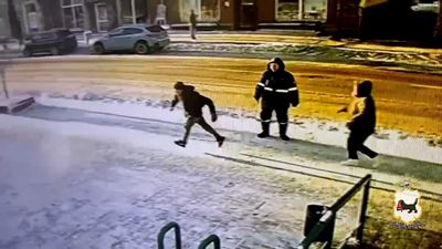 {Украл у девушки телефон}