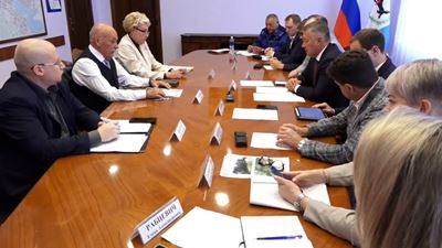{Обсудили проблемы района}