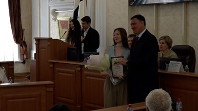 {Вручили стипендии лучшим из лучших }