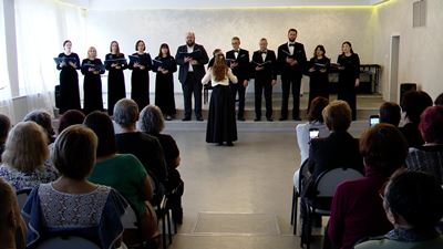 {Дебютировали на сцене}