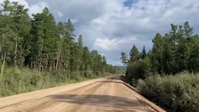 {Ремонтируют дороги }