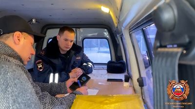 {Проверяют пассажирский транспорт}