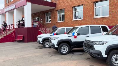 {Получили автомобили }