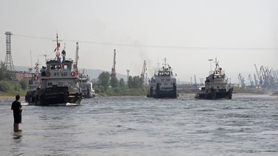 {Перевернулся катер}