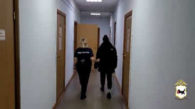 {Устроила поджог}