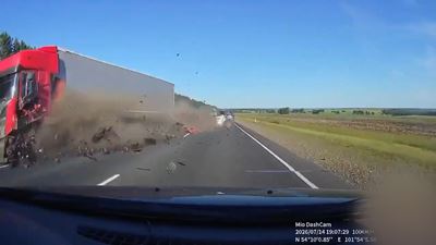 {Заснул и попал в аварию }