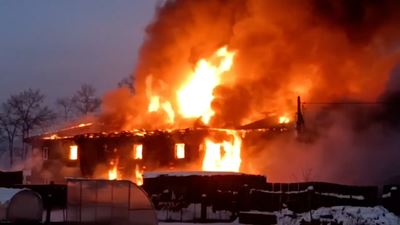 {Пожары в торговом центре и гостинице}