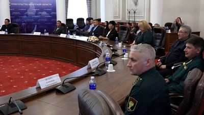 {Поздравил с наступающим праздником}