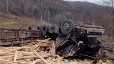 {Большегруз в кювете}