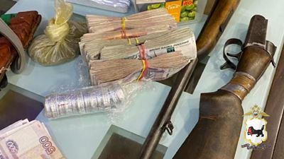 {Выращивали и продавали коноплю }