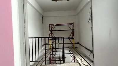 {Строят новую школу}