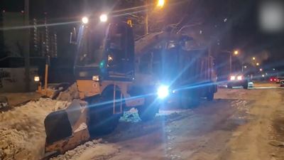 {Вывезли много снега }