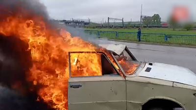 {Потушили машину}