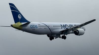 {Тестировали новый самолет}