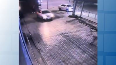 {Угнал машину и сбил людей}