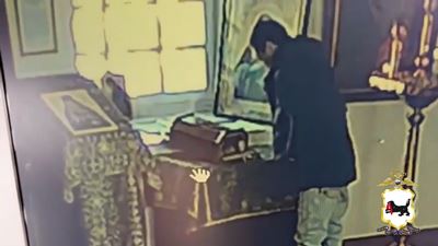 {Кража в церкви }