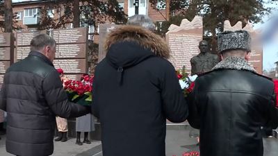 {Почтили память погибших }