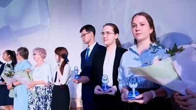 {Ежегодная церемония для школьников }