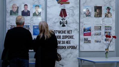 {Памятная стела в школе }