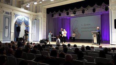 {Наградили медицинских работников }