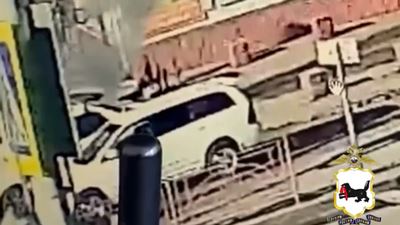 {Пытались убить человека в его авто}