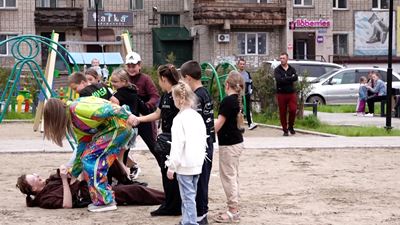 {Провели мероприятия во дворах }