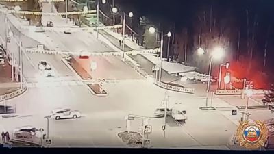 {Врезалась в машину скорой помощи }