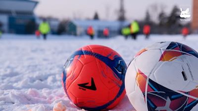 {Подготовили универсальное спортивное поле}