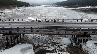 {Готовятся к возможным паводкам}