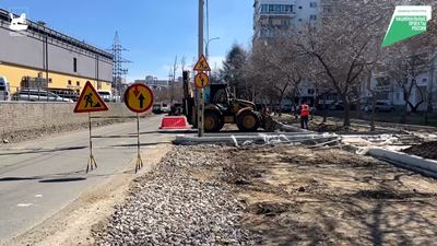 {Ремонтируют дороги}