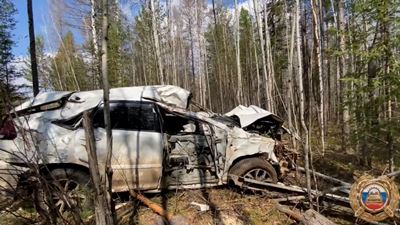 {Опрокинул машину и погиб}