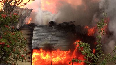 {Загорелся дом}