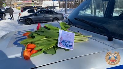 {Поздравили водителей с 8 Марта}