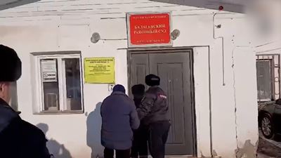 {Пытался убить жену и детей}