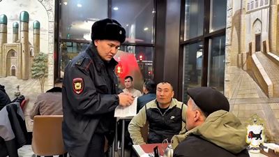 {Проверили мигрантов}