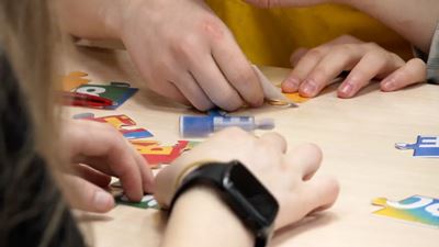 {Провели квиз-игру}