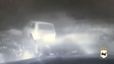 {Выстрел по колесам остановил лихача}