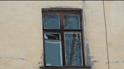 {Давний конфликт с соседкой }