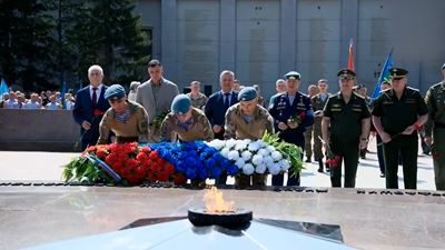 {Поздравили с днем ВДВ }