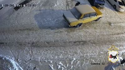 {Угнали незапертую машину}