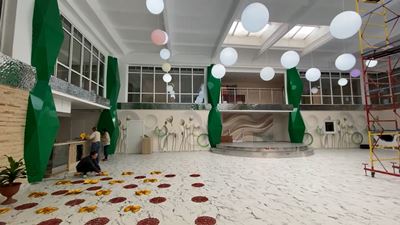 {Ремонтируют Дом культуры}