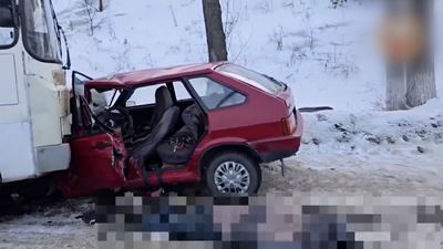 {Столкновение с автобусом }