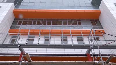 {Строят новое здание поликлиники}