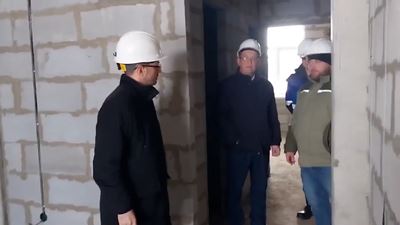 {Строят социальные объекты}