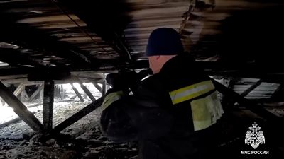 {Осмотрели место пожара }