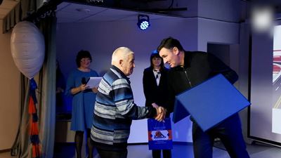 {Поздравили дорожную службу}