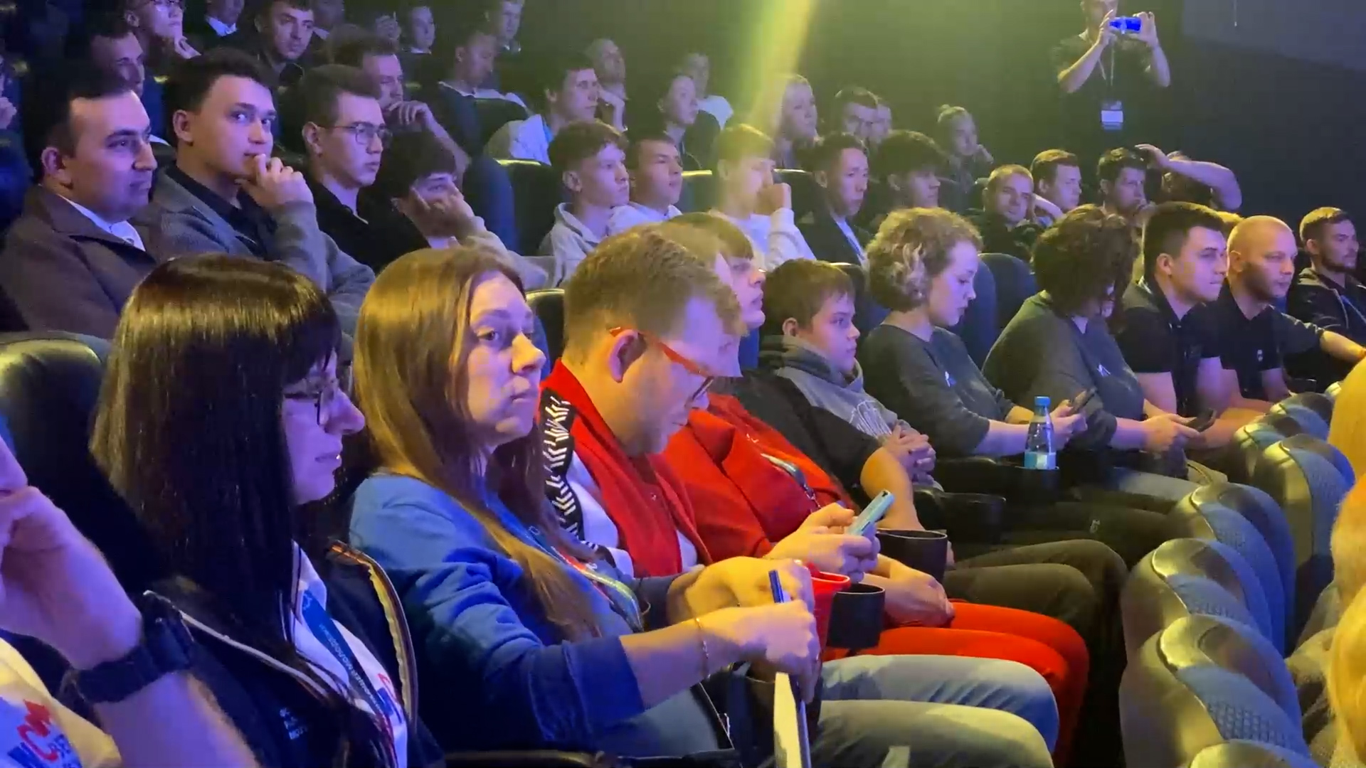 {Форум работающей молодежи}