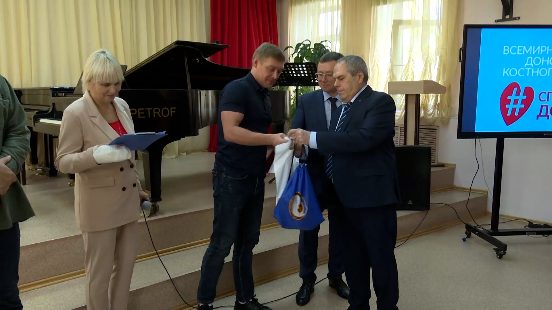 {Наградили доноров}