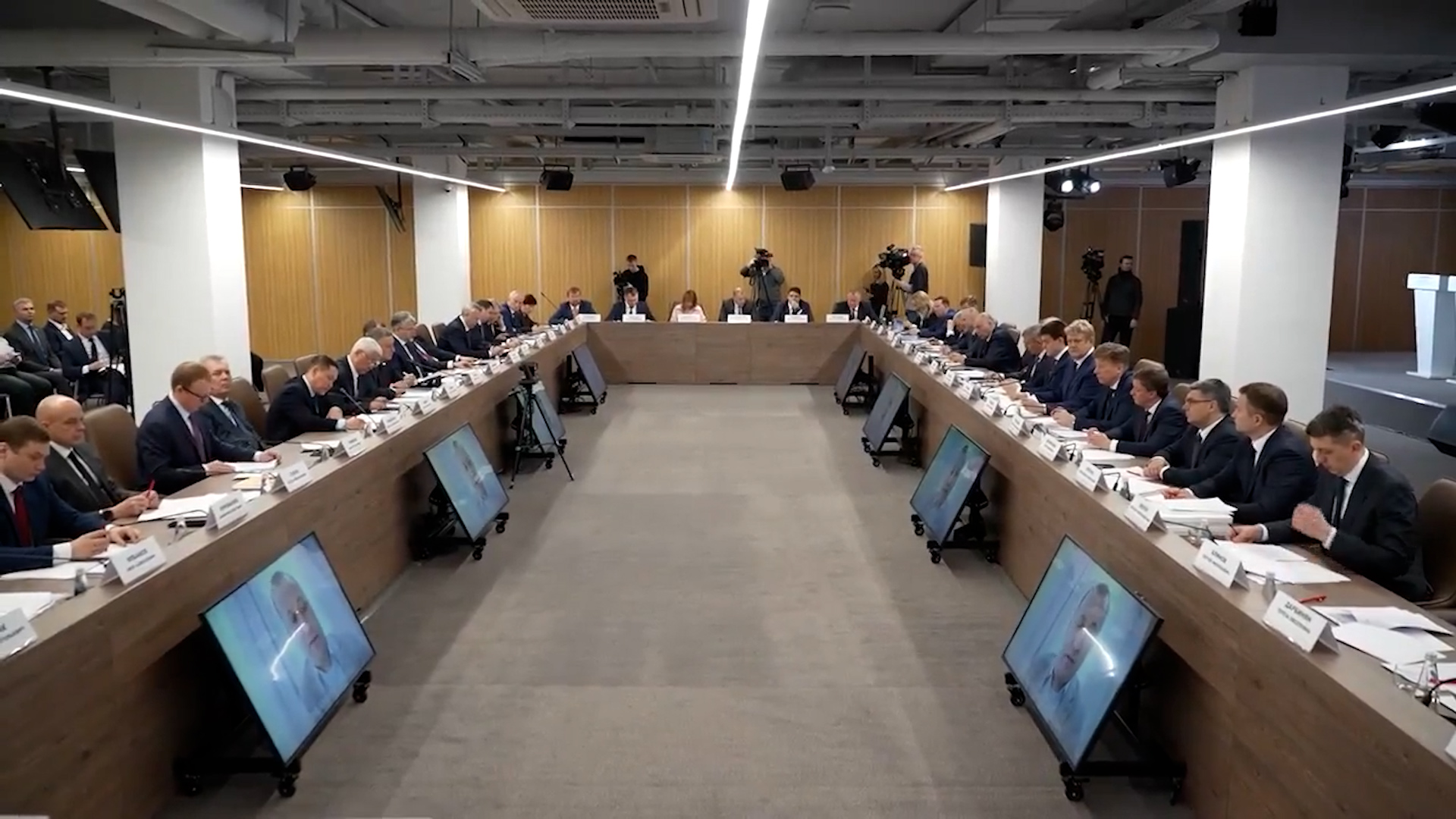 {Обсудили туризм в Сибири}