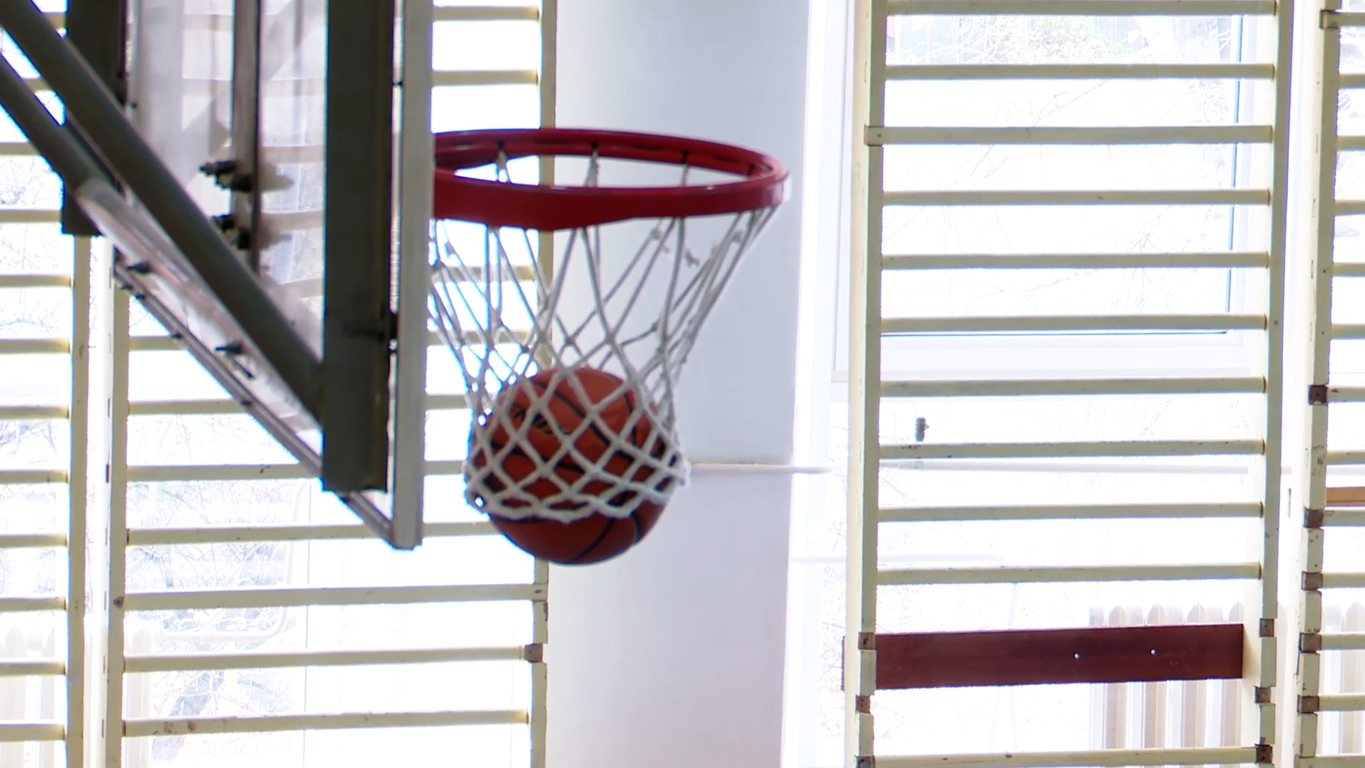 {Провели баскетбольные матчи}